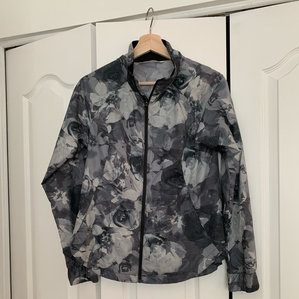 The North Face Light Flowy Windbreaker